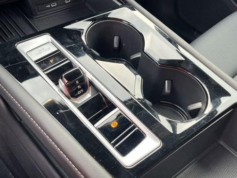 Used 2025 Volkswagen Atlas Cross Sport SE image 19