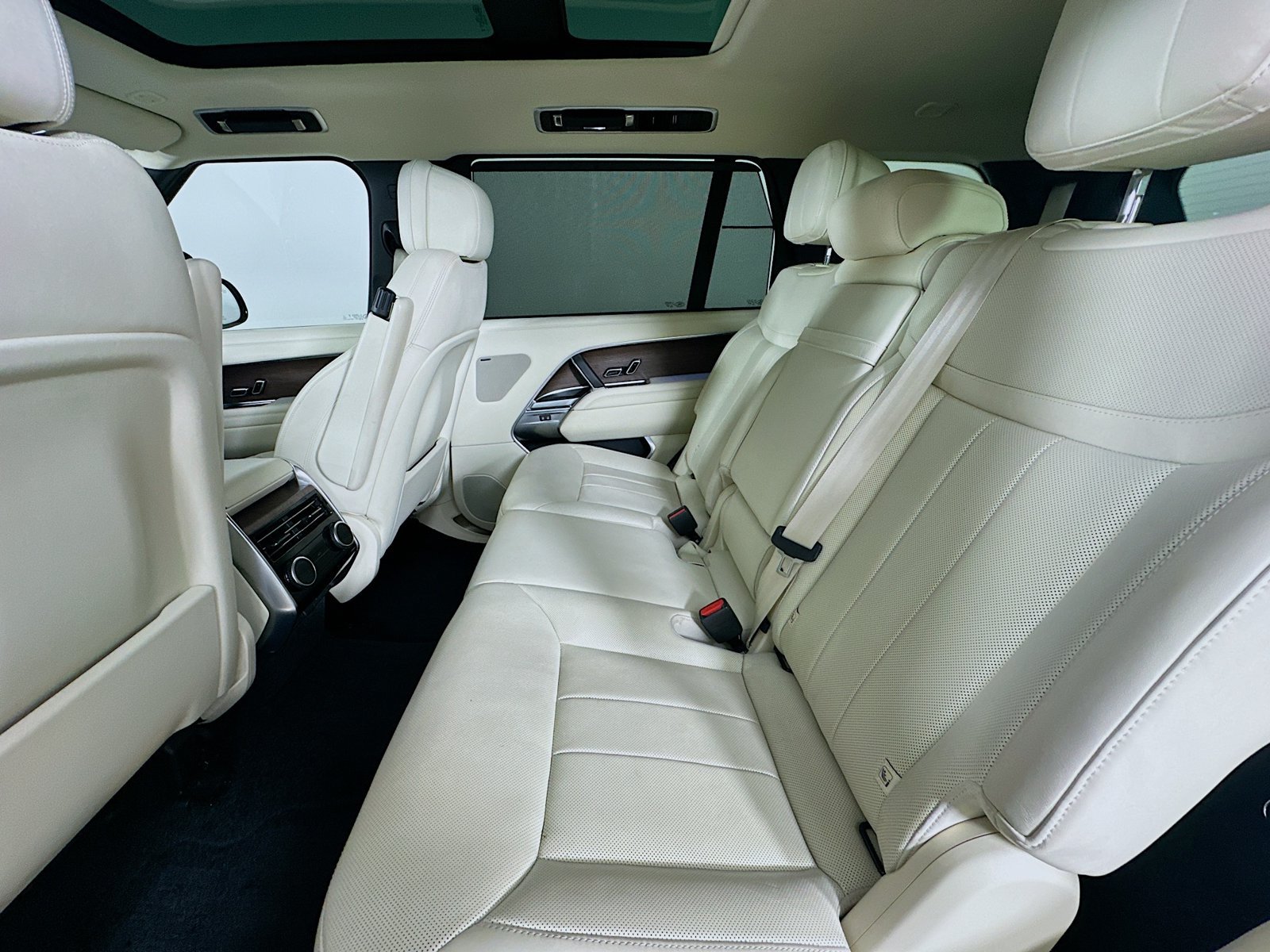 Used 2023 Land Rover Range Rover Long Wheelbase SE AWD/4WD image 38