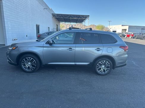 Used 2016 Mitsubishi Outlander FWD image 2