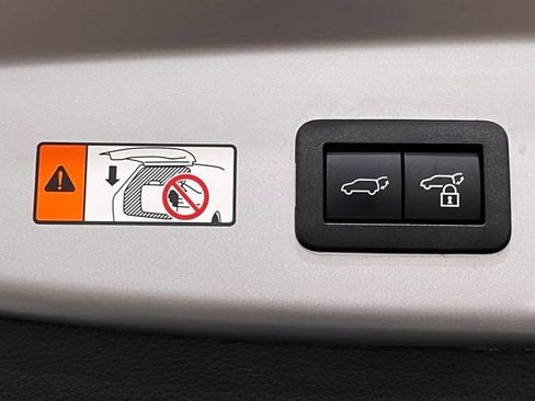 Used 2023 Toyota Prius Prime Premium FWD image 12