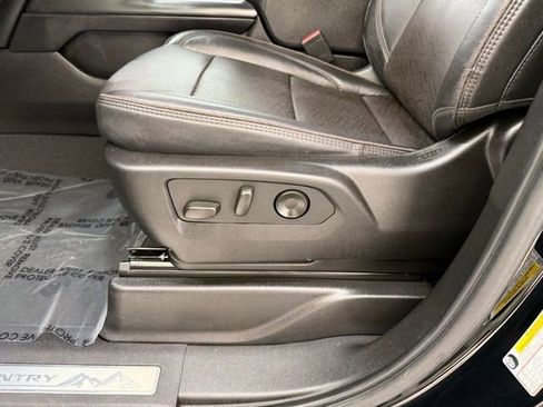 Used 2023 Chevrolet Tahoe High Country image 15