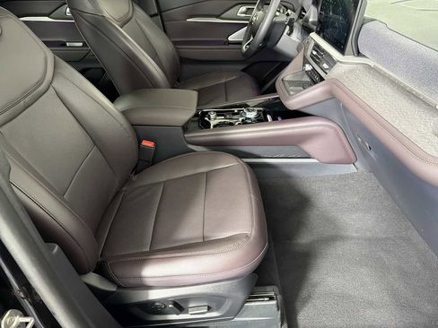 Used 2025 Ford Explorer Platinum image 11