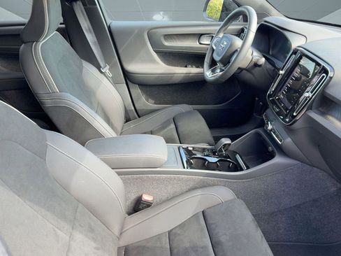 Used 2025 Volvo EC40 Ultra image 27