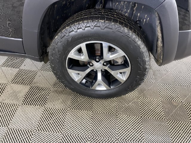 Used 2017 Jeep Cherokee Trailhawk w/ Comfort/Convenience Group AWD/4WD image 22