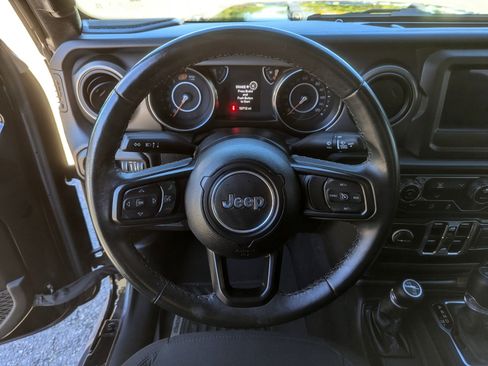 Used 2022 Jeep Wrangler Unlimited Sport image 16