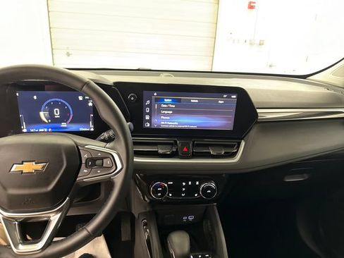 Used 2025 Chevrolet TrailBlazer LT w/ Convenience Package AWD/4WD image 13