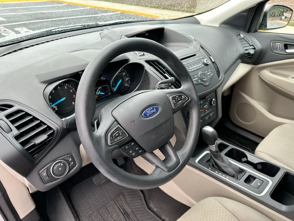 Used 2017 Ford Escape SE w/ SE Cold Weather Package AWD/4WD image 10
