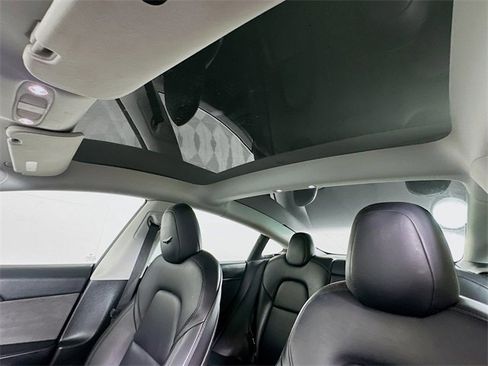 Used 2022 Tesla Model 3 image 21