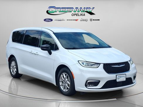 Used 2024 Chrysler Pacifica Touring-L FWD image 1