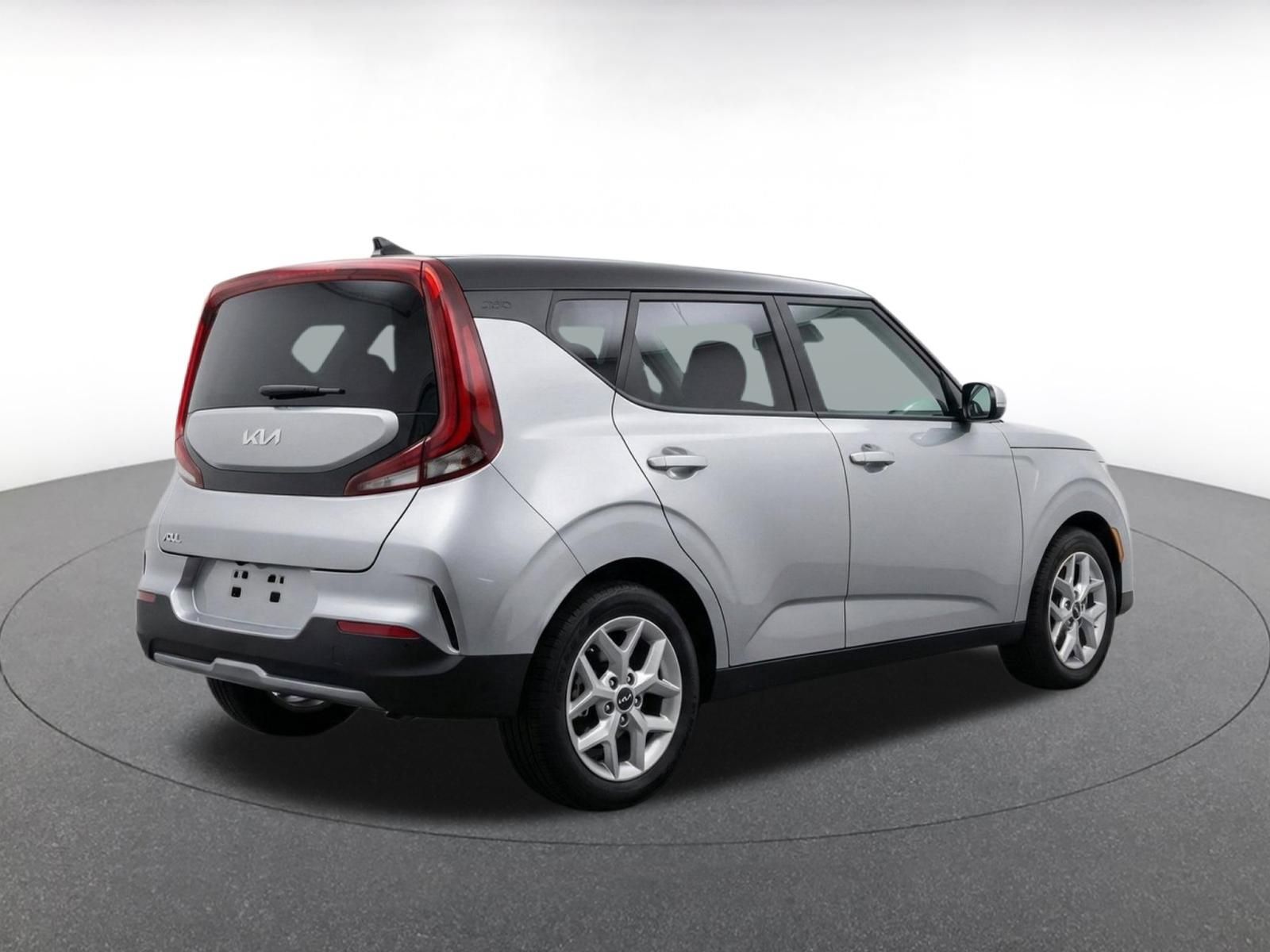 Used 2025 Kia Soul LX w/ LX Technology Package FWD image 8