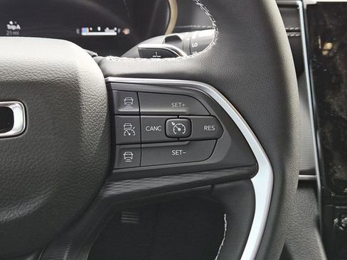 New 2025 Jeep Grand Cherokee Laredo image 18