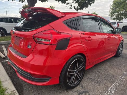 Used 2017 Ford Focus ST FWD image 3
