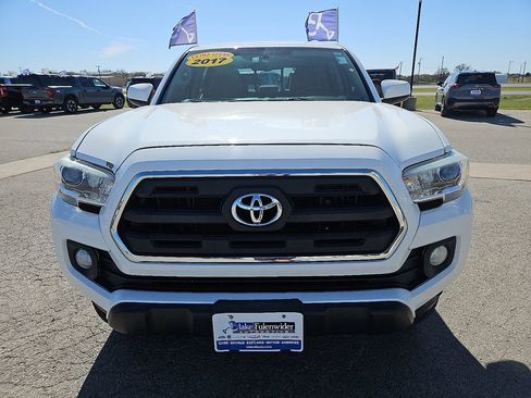 Used 2017 Toyota Tacoma SR5 image 12