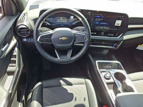 Used 2026 Chevrolet Equinox LT w/ Convenience Package II AWD/4WD image 12