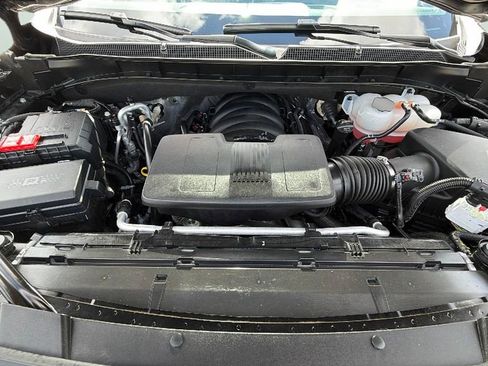Certified 2025 Chevrolet Suburban LS RWD image 37