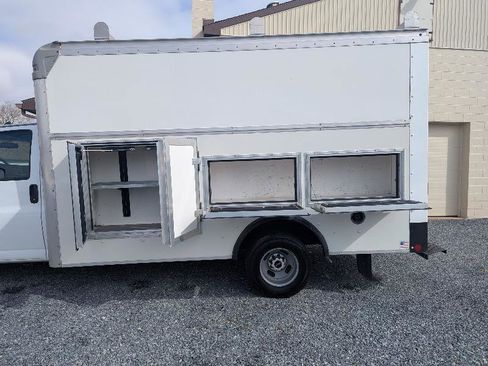 Used 2022 GMC Savana 3500 w/ Power Convenience Package image 4