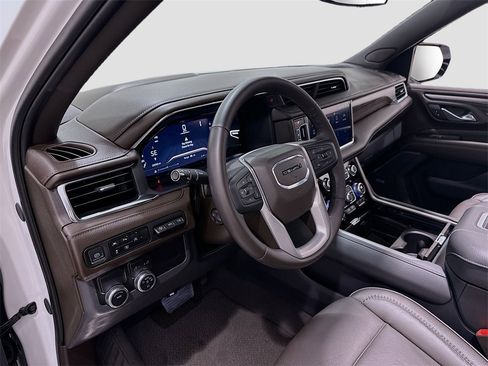 Used 2024 GMC Yukon Denali image 9