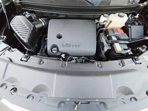 Used 2023 Chevrolet Traverse LT AWD/4WD image 16