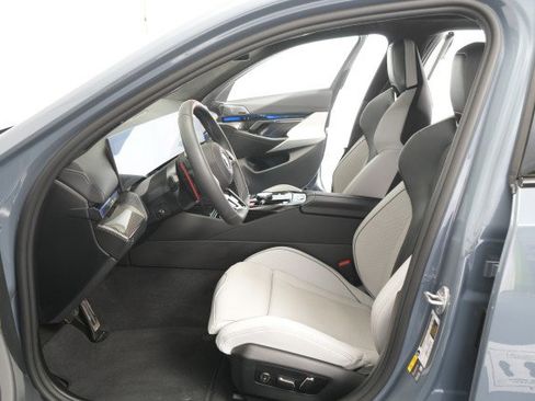 Used 2026 BMW M5 w/ Carbon Package image 42