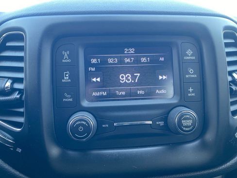 Used 2017 Jeep Compass Latitude image 16