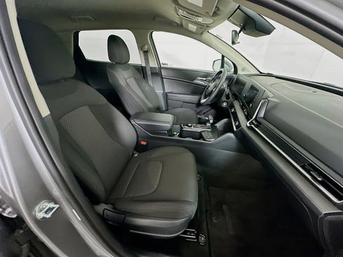 Used 2025 Kia Sportage LX FWD image 29