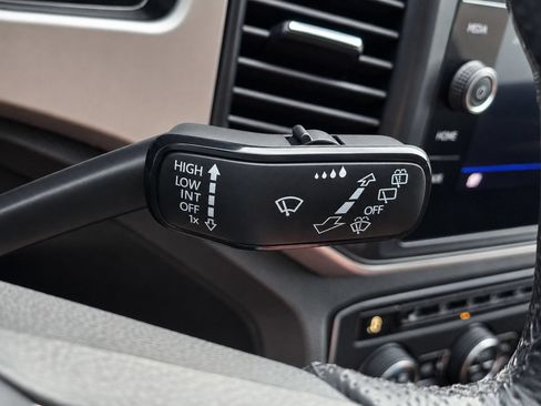 Used 2021 Volkswagen Atlas SE w/ Panoramic Sunroof Package FWD image 30