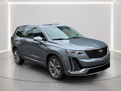 Used 2022 Cadillac XT6 Premium Luxury w/ Technology Package FWD image 7