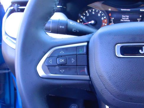 Used 2023 Jeep Compass Limited w/ Sun and Sound Group AWD/4WD image 16