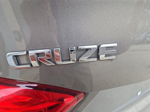 Used 2019 Chevrolet Cruze LT image 28