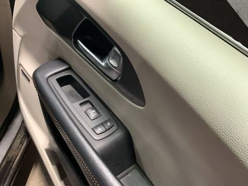 Used 2020 Chrysler Pacifica Touring-L Plus FWD image 27