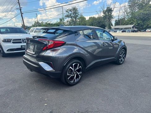 Used 2018 Toyota C-HR XLE image 5