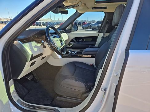Used 2023 Land Rover Range Rover Autobiography image 9