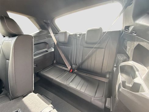 Used 2022 Volkswagen Tiguan SE R-Line image 29