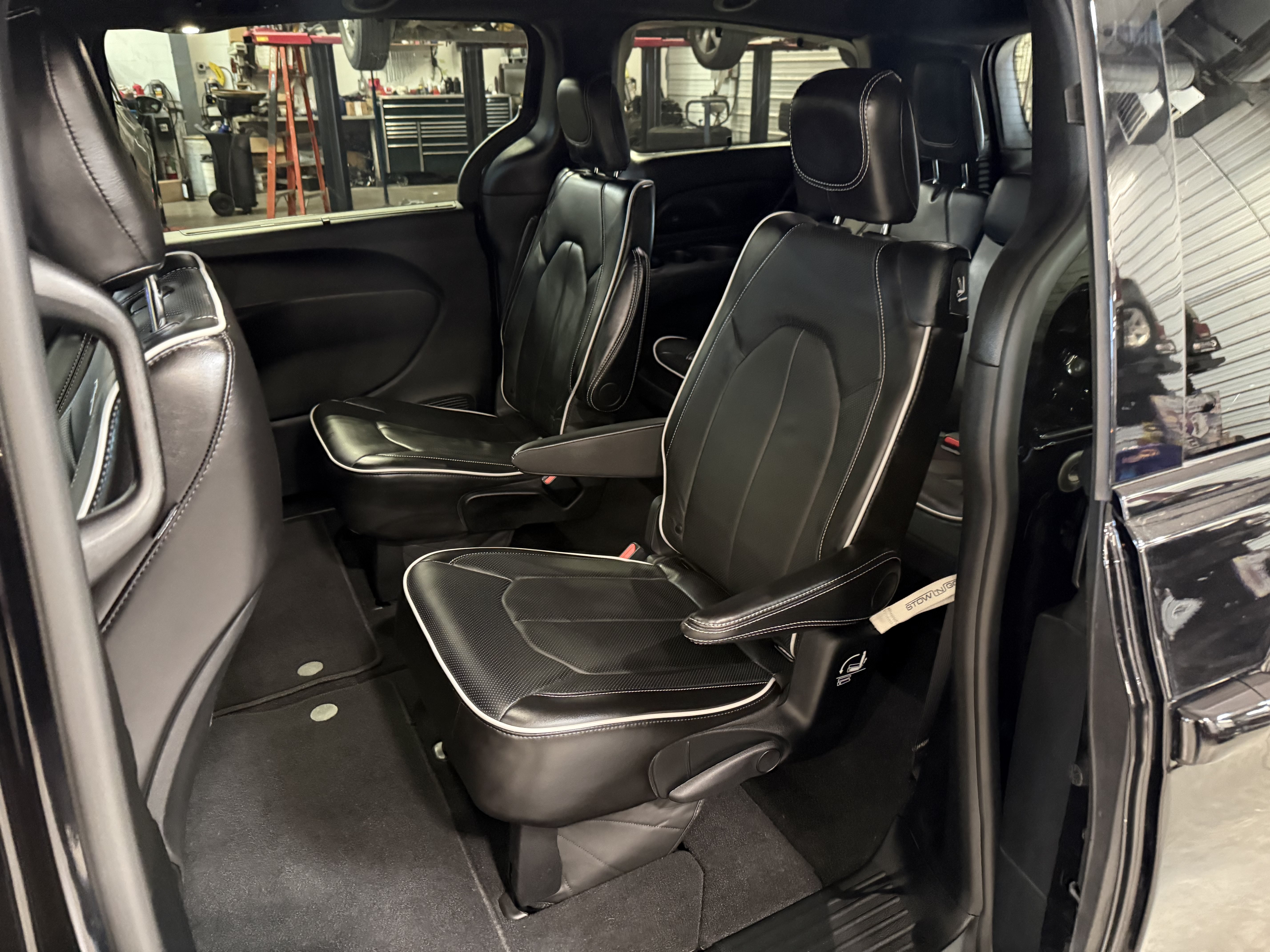 Certified 2025 Chrysler Pacifica Limited AWD/4WD image 31