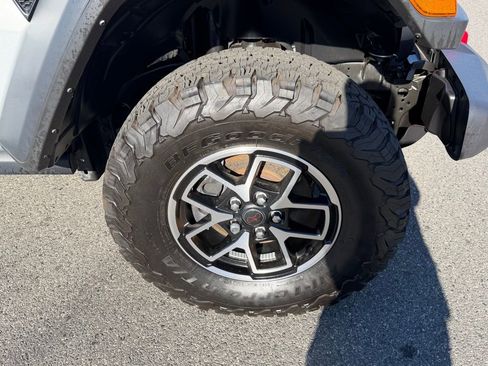 Certified 2024 Jeep Wrangler Unlimited Rubicon w/ Technology Group image 16