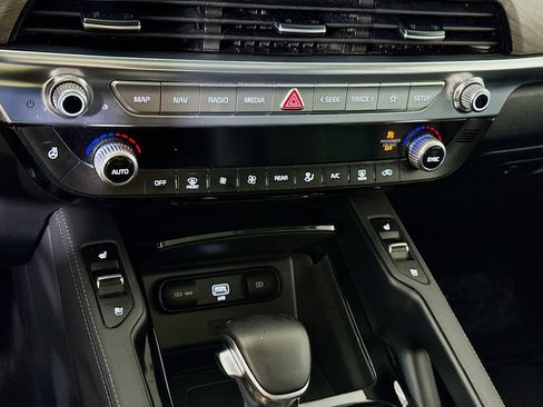 Certified 2022 Kia Telluride EX w/ EX Premium Package AWD/4WD image 8