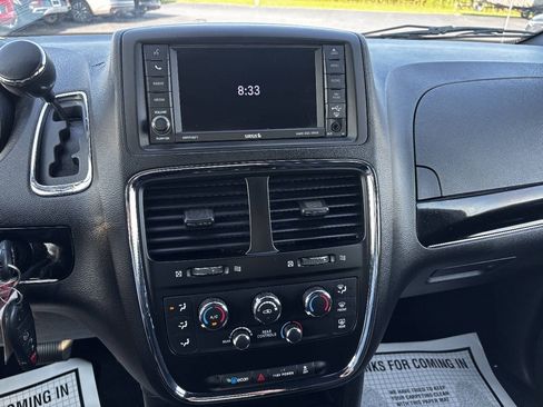 Used 2020 Dodge Grand Caravan SE FWD image 17