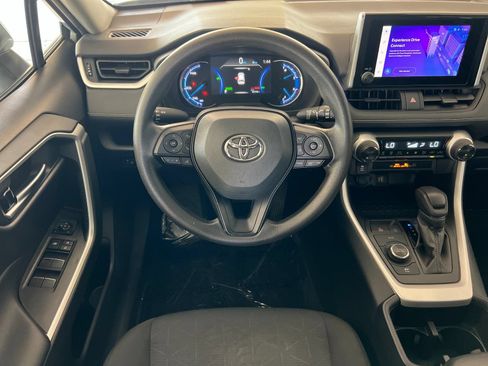 Used 2025 Toyota RAV4 XLE AWD/4WD image 13