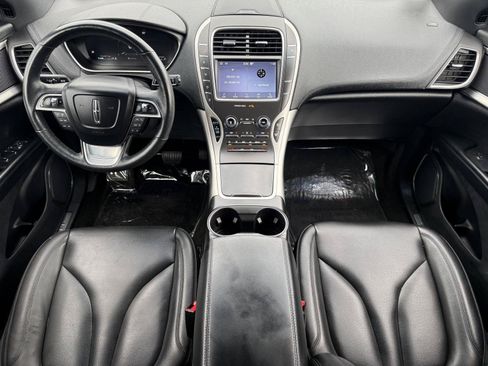 Used 2020 Lincoln Nautilus Premier AWD/4WD image 17