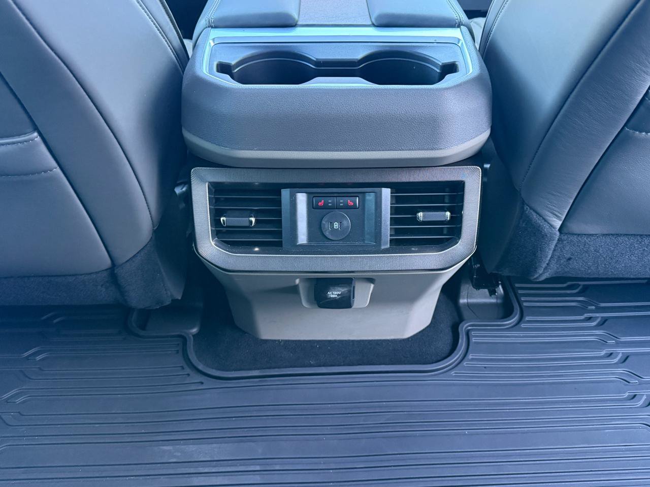 Used 2025 Ford F450 Platinum w/ Platinum Plus Package AWD/4WD image 20