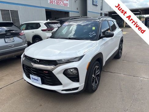 Used 2023 Chevrolet TrailBlazer RS w/ Sun and Liftgate Package FWD image 3