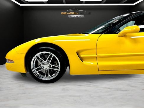 Used 2001 Chevrolet Corvette Coupe w/ Preferred Equipment Group2 RWD image 26
