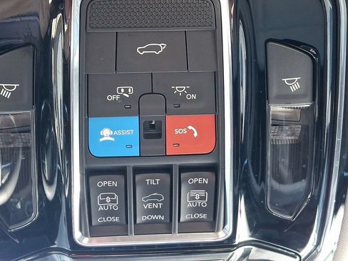 Used 2023 Jeep Grand Cherokee Overland AWD/4WD image 32