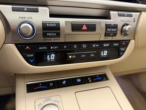 Used 2015 Lexus ES 350 w/ Luxury Package FWD image 24