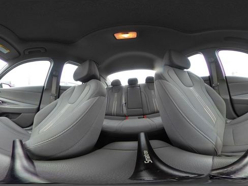 Used 2025 Hyundai Elantra SEL image 40