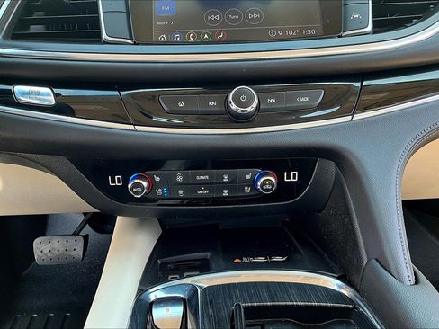 Used 2023 Buick Enclave Avenir image 24