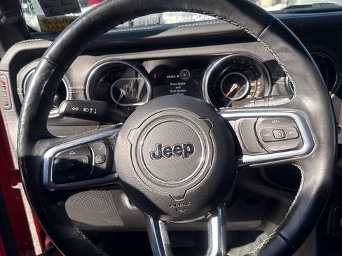 Used 2019 Jeep Wrangler Unlimited Sahara image 9