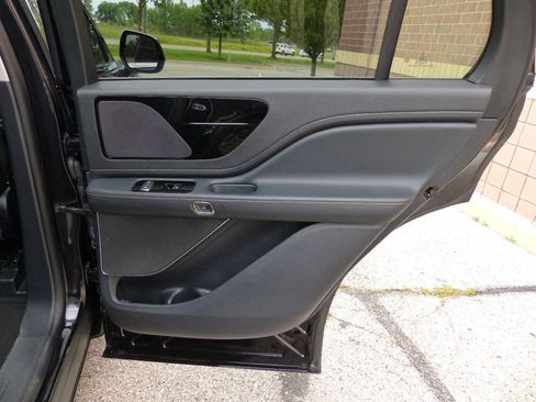 Used 2025 Lincoln Aviator AWD image 46