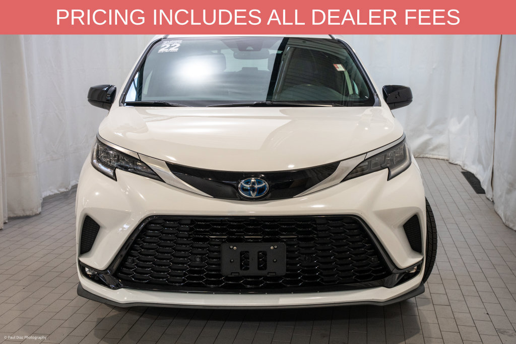 Used 2022 Toyota Sienna XSE w/ XSE Plus Package AWD/4WD image 2