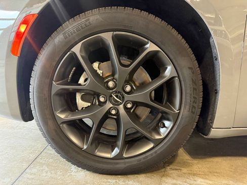 Used 2025 Chrysler Pacifica Limited FWD image 25